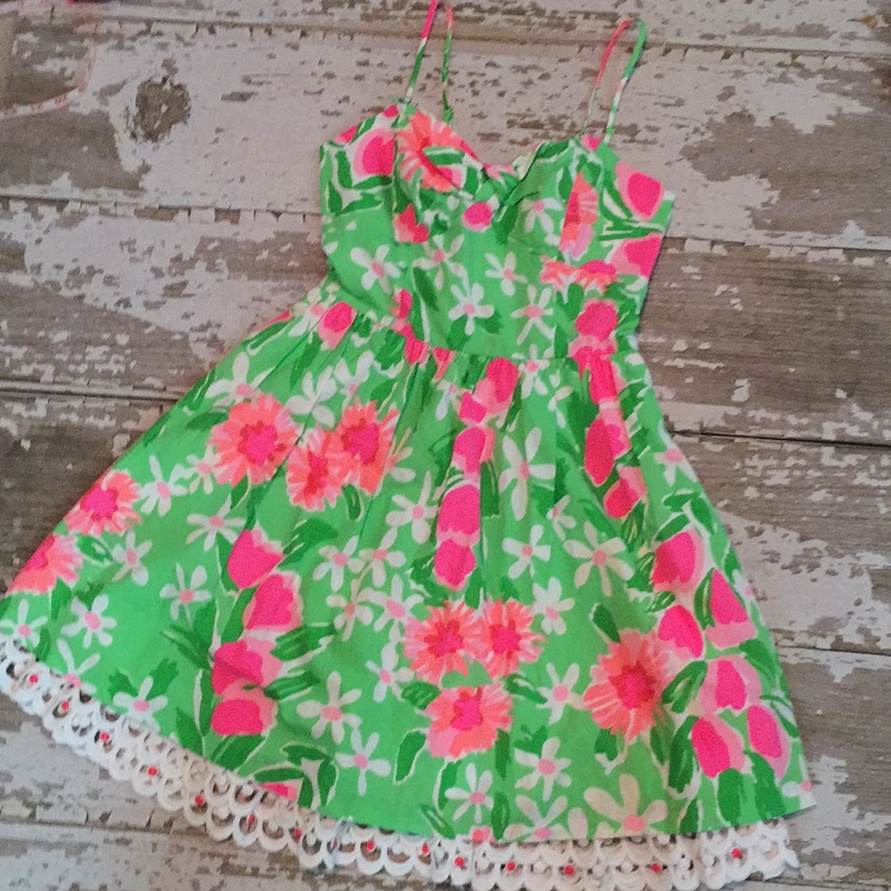 Lilly Pulitzer floral dress with pockets, side zip